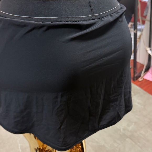 ALO Yoga Black and Gold Skirt - Picture 2 of 4